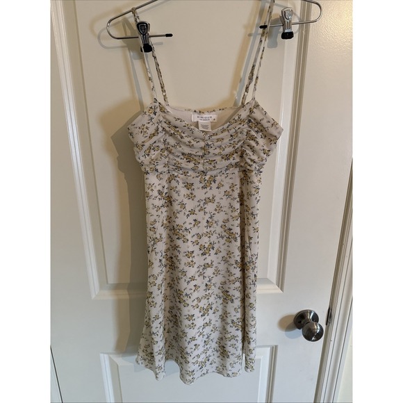 KIRIOUS LOS ANGELES Dresses & Skirts - KIRIOUS LOS ANGELES blue and white floral‎ spaghetti strap mini dress Size Small